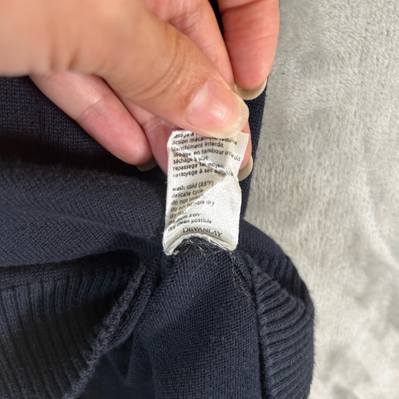 Lacoste men’s v- neck navy blue pullover cotton sweater - Picture 8 of 10